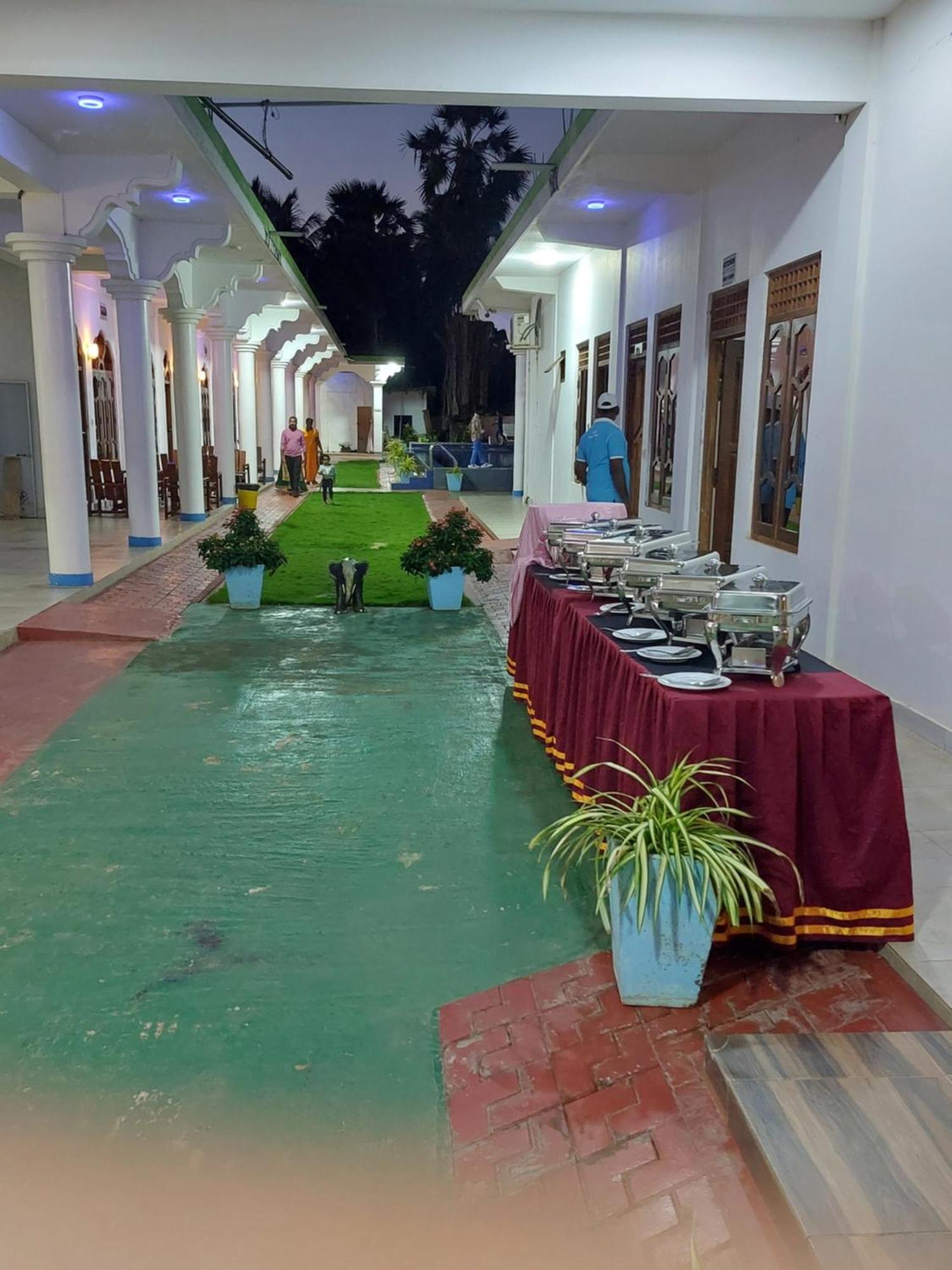 Mrd Beach Hotel Trikunamalaja Zewnętrze zdjęcie