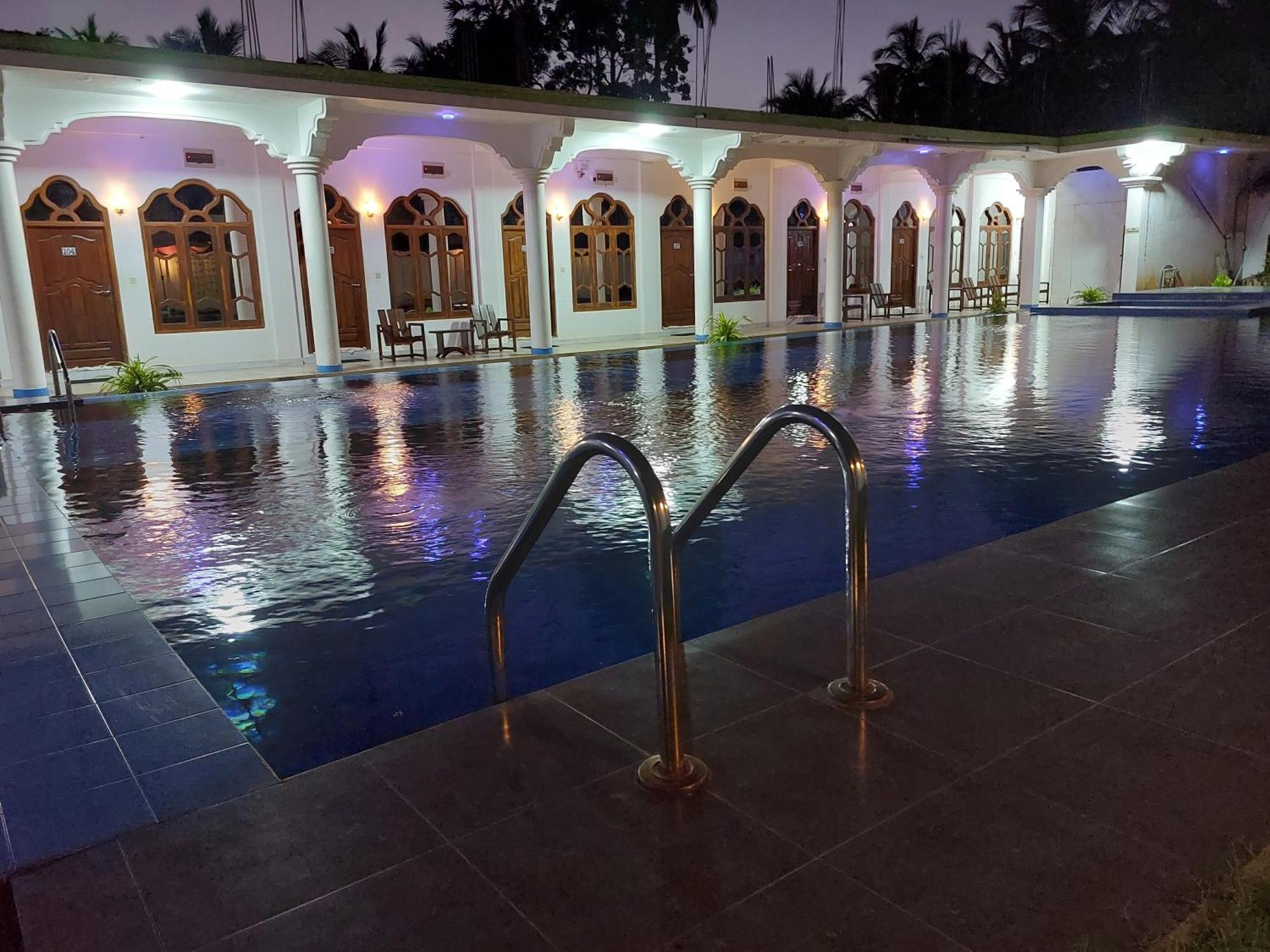 Mrd Beach Hotel Trikunamalaja Zewnętrze zdjęcie