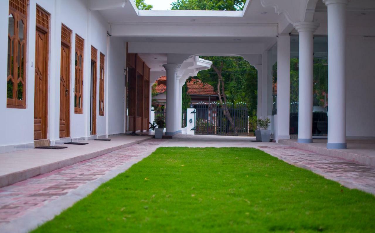 Mrd Beach Hotel Trikunamalaja Zewnętrze zdjęcie